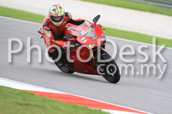 01_101030_00552_RevClub