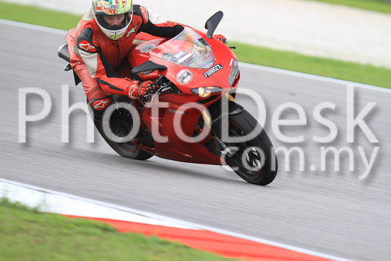 01_101030_00553_RevClub