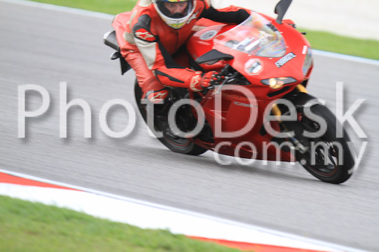 01_101030_00554_RevClub