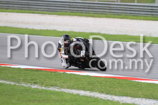 01_101030_00559_RevClub