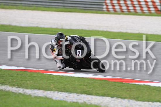 01_101030_00560_RevClub