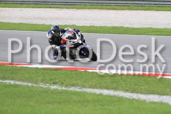 01_101030_00566_RevClub