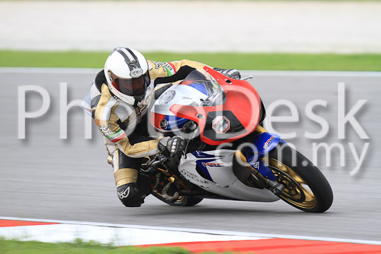 01_101030_00575_RevClub