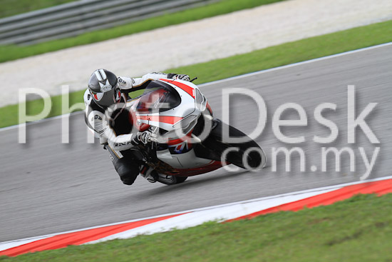 01_101030_00581_RevClub