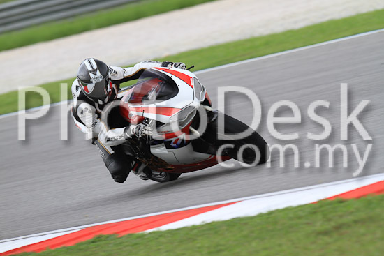 01_101030_00582_RevClub