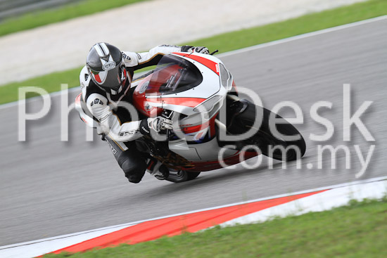 01_101030_00583_RevClub