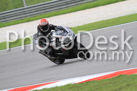 01_101030_00584_RevClub