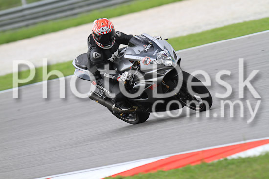 01_101030_00586_RevClub