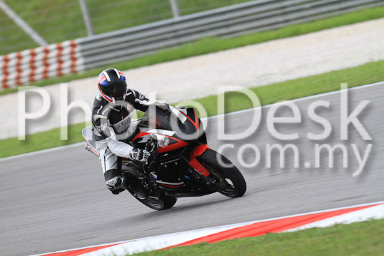 01_101030_00588_RevClub