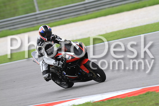 01_101030_00589_RevClub