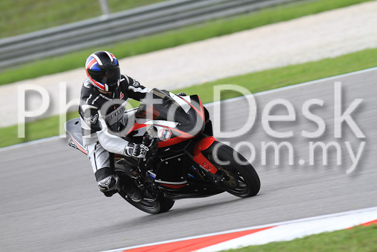 01_101030_00590_RevClub