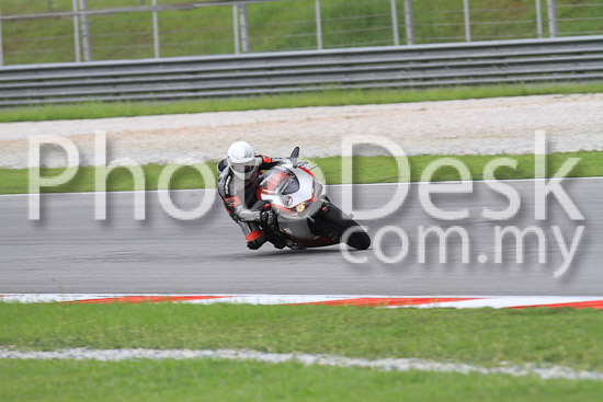 01_101030_00592_RevClub