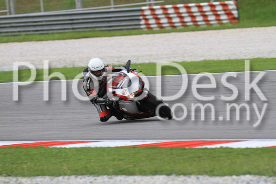 01_101030_00593_RevClub