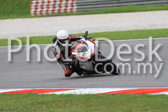 01_101030_00595_RevClub