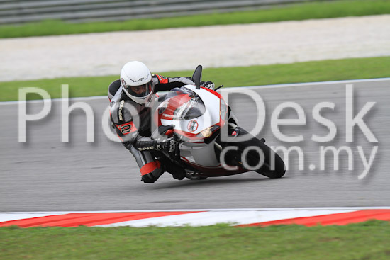 01_101030_00596_RevClub