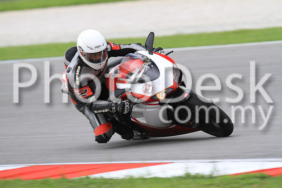 01_101030_00598_RevClub