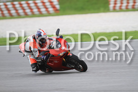 01_101030_00606_RevClub