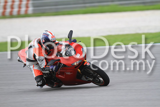 01_101030_00607_RevClub