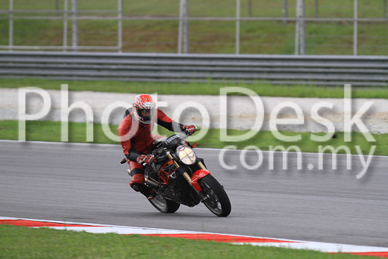 01_101030_00610_RevClub