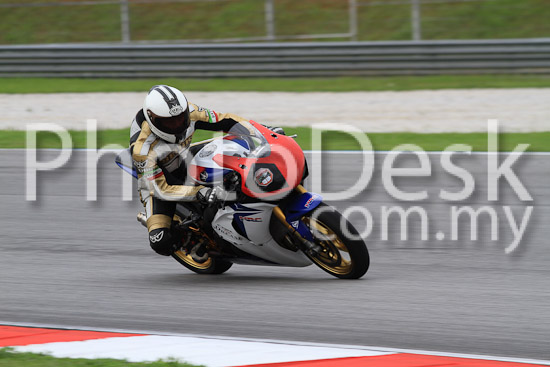 01_101030_00621_RevClub