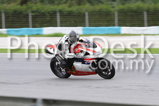 01_101030_00628_RevClub