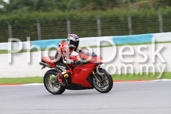 01_101030_00643_RevClub