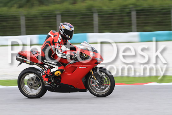 01_101030_00644_RevClub