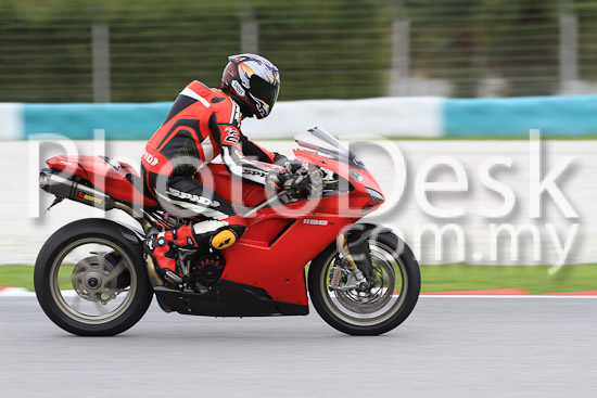 01_101030_00645_RevClub