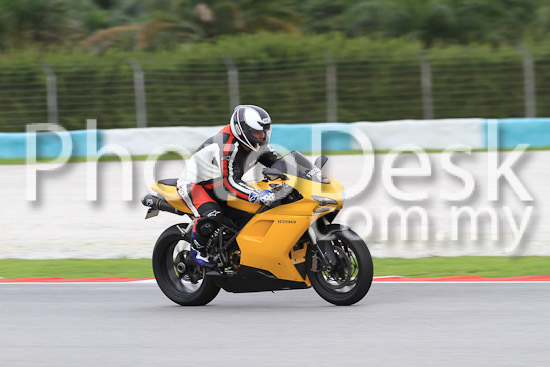 01_101030_00646_RevClub