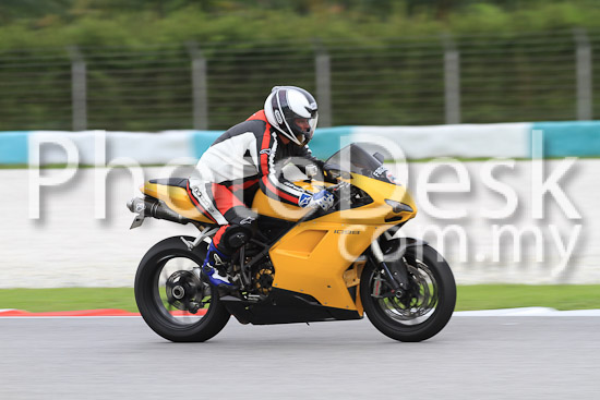 01_101030_00647_RevClub