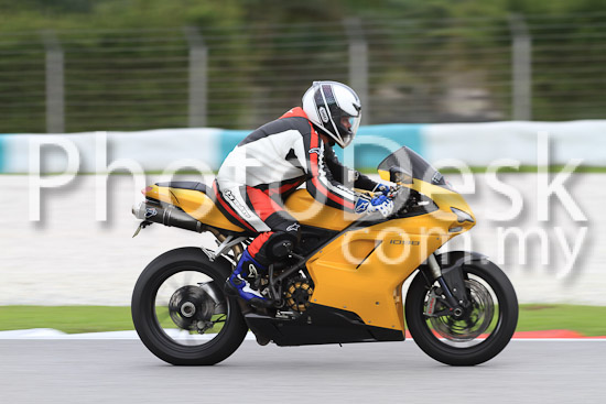 01_101030_00648_RevClub