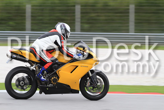 01_101030_00649_RevClub