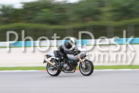 01_101030_00658_RevClub