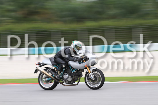 01_101030_00659_RevClub