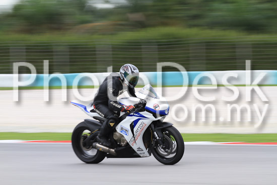 01_101030_00670_RevClub