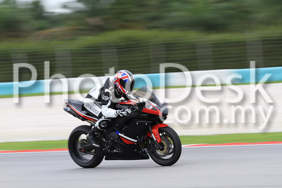 01_101030_00674_RevClub