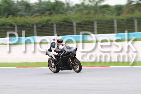 01_101030_00684_RevClub