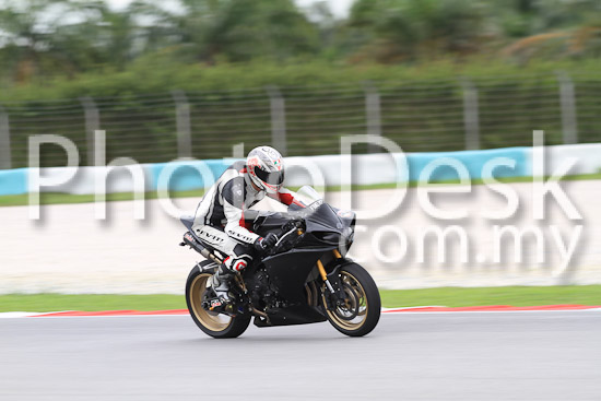 01_101030_00685_RevClub