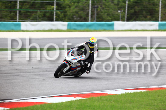 01_101030_00693_RevClub