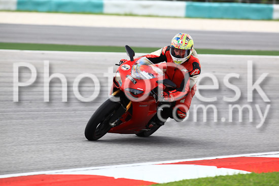 01_101030_00698_RevClub