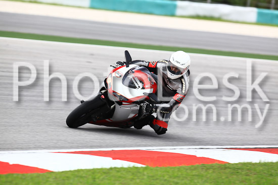 01_101030_00700_RevClub