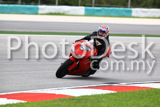 01_101030_00703_RevClub