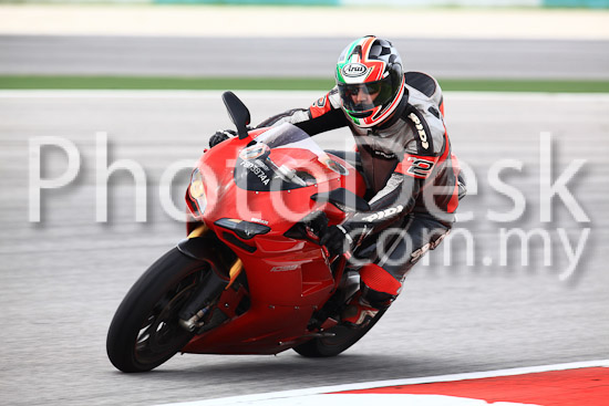 01_101030_00709_RevClub