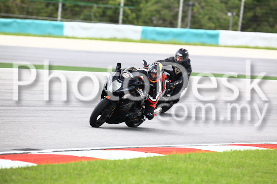 01_101030_00715_RevClub