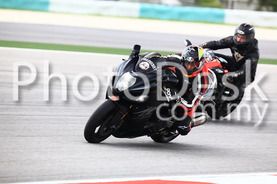 01_101030_00717_RevClub