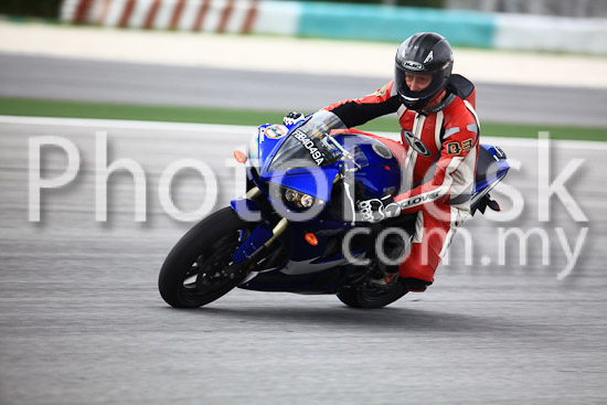 01_101030_00722_RevClub