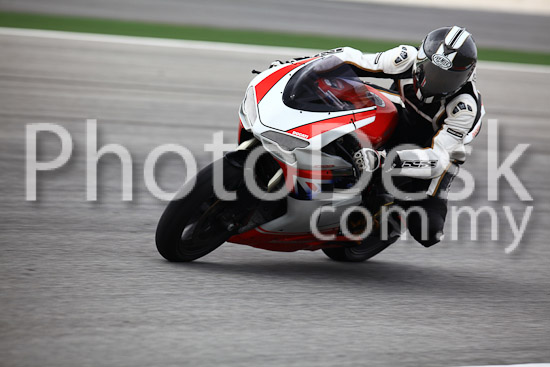 01_101030_00725_RevClub