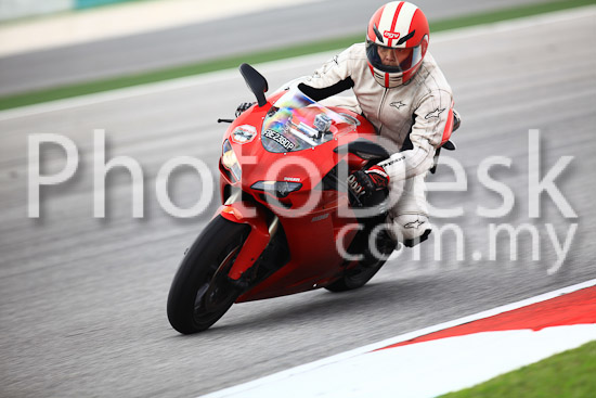 01_101030_00731_RevClub