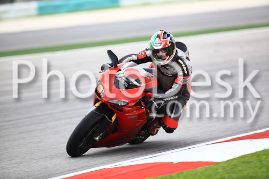 01_101030_00732_RevClub