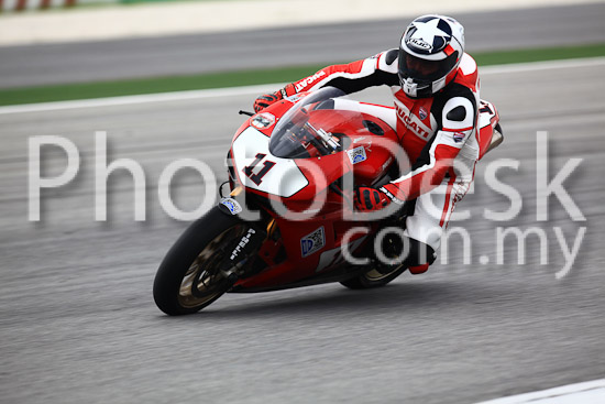 01_101030_00733_RevClub